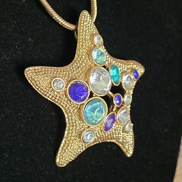 Gold Rhinestone Starfish Necklace - Picture 6 of 12